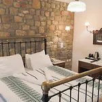 Hotel Papanikola 3*