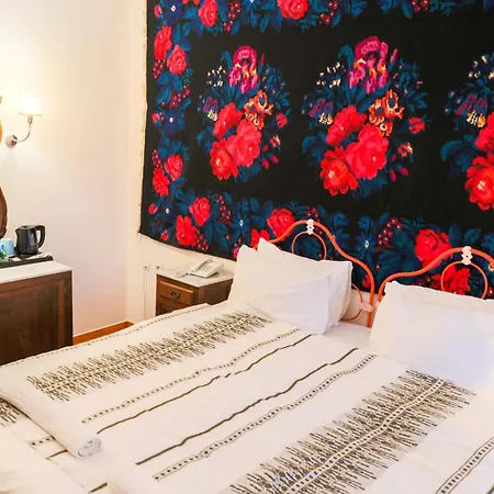 Hotel Papanikola 3*