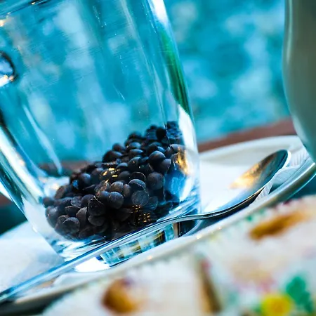 Papanikola Hotell Piána