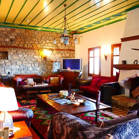 Hotell Papanikola 3*