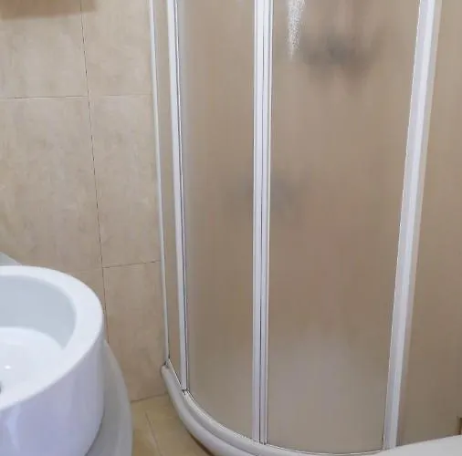 Papanikola Hotell Piána