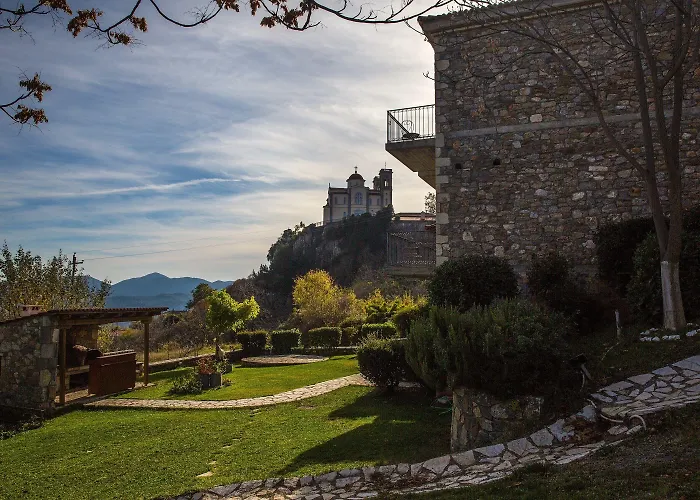 Papanikola Hotell 3*